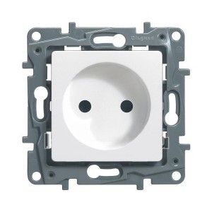 Розетка без заземления Legrand Etika 672220(320)