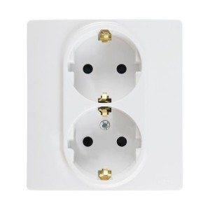 Розетка с заземлением со шторками двойная Legrand Etika 672223(323)